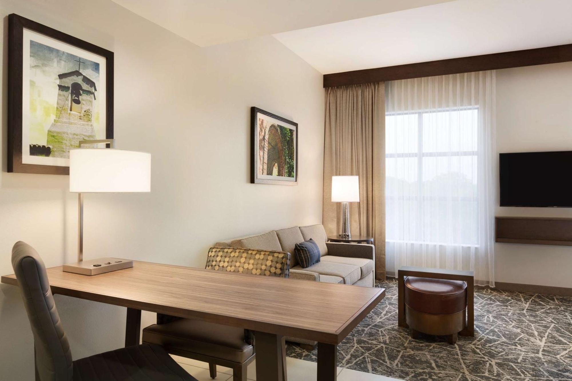 Hotel Embassy Brooks Base & 4*