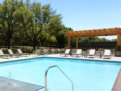 Hotel Embassy Brooks Base & San Antonio